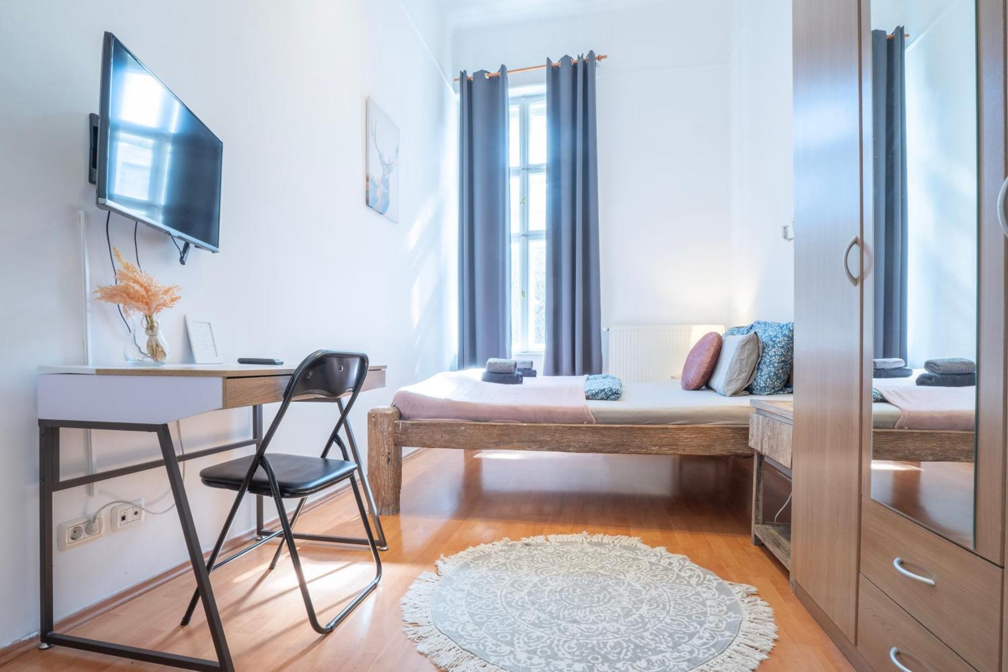 Cedar Inn Budapest - Palace District Экстерьер фото