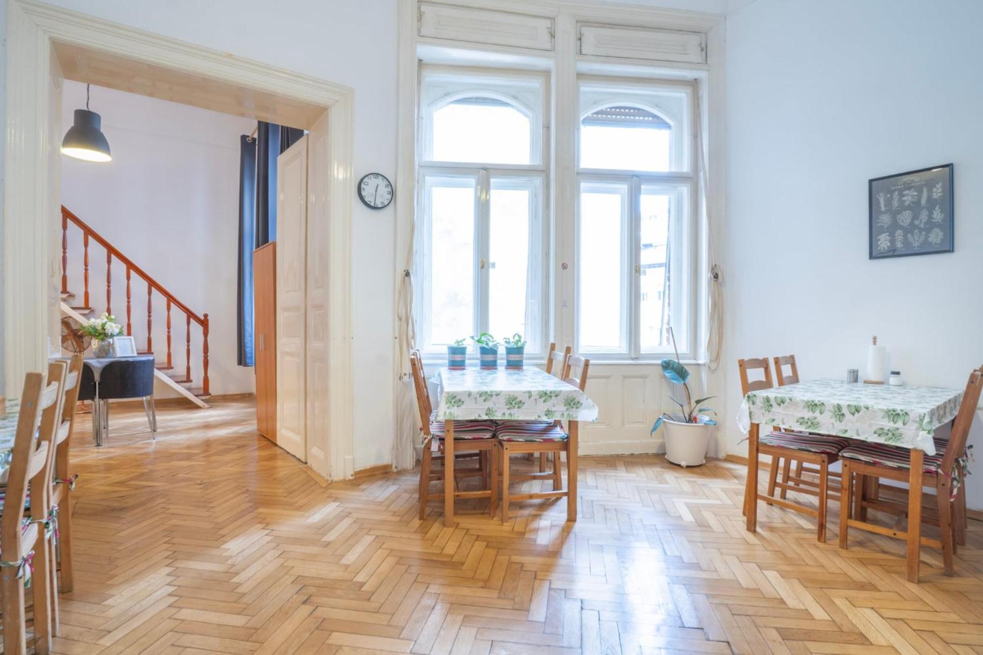 Cedar Inn Budapest - Palace District Экстерьер фото